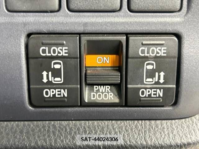 Toyota VOXY 2015-06 336666-3