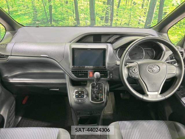 Toyota VOXY 2015-06 336666-1