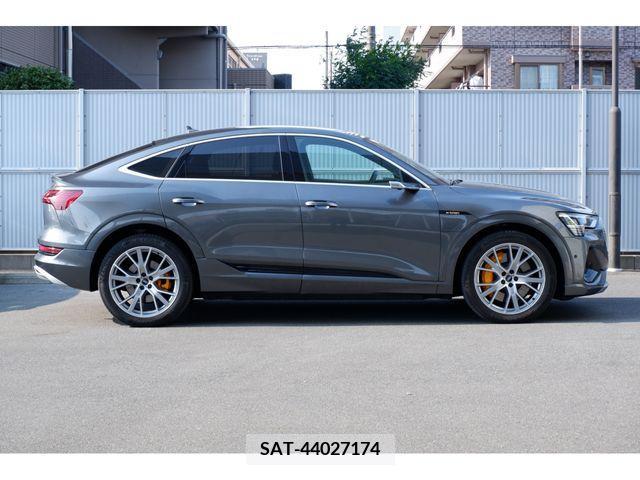 Audi E-TRON 2021-04 334744-4