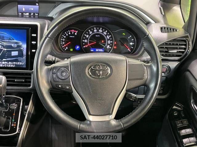 Toyota VOXY 2019-11 394988-7