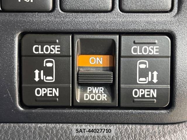 Toyota VOXY 2019-11 394988-5