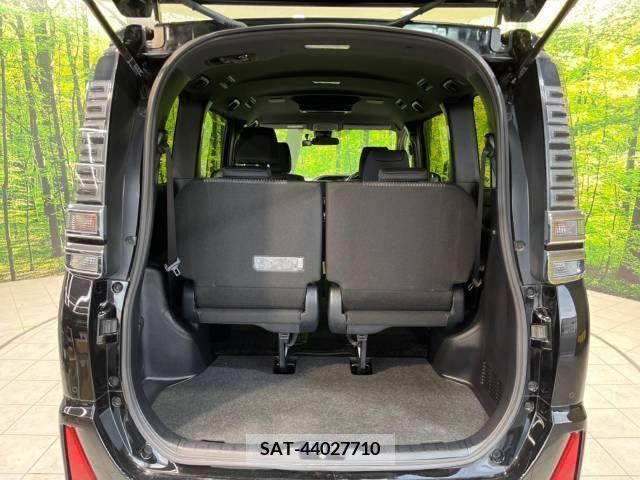 Toyota VOXY 2019-11 394988-11