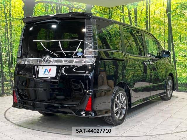 Toyota VOXY 2019-11 394988-17