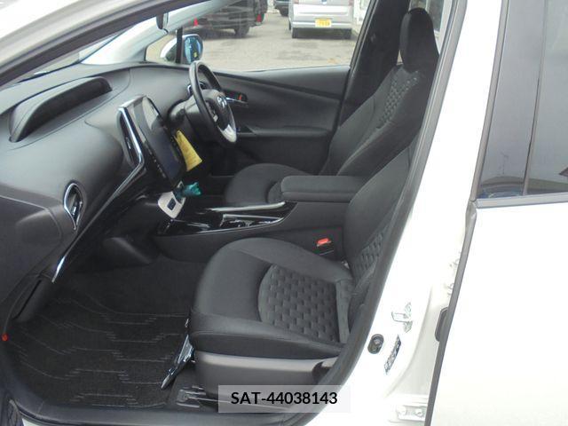 Toyota PRIUS PHV 2017-09 282590-12
