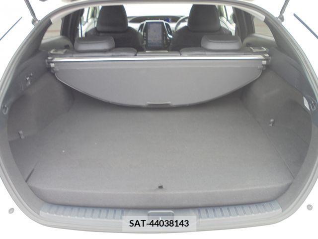 Toyota PRIUS PHV 2017-09 282590-27