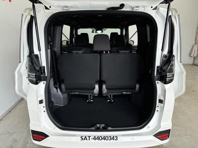 Toyota VOXY 2023-09 341826-9