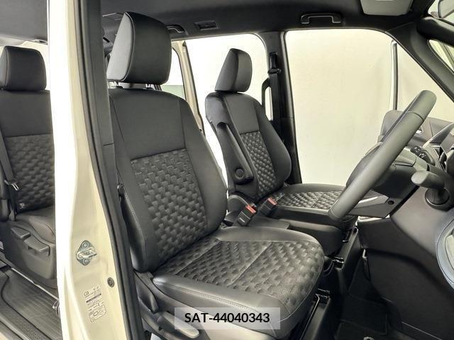 Toyota VOXY 2023-09 341826-7