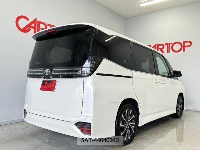 Toyota VOXY 2023-09 341826-3