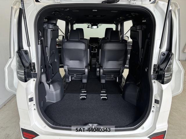 Toyota VOXY 2023-09 341826-10
