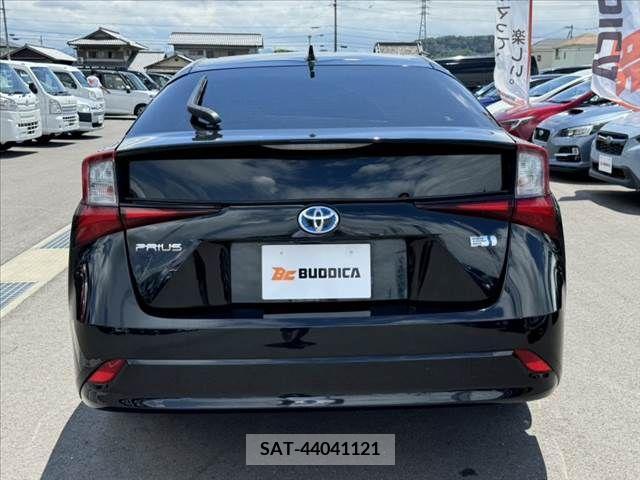 Toyota PRIUS 2019-07 331145-13