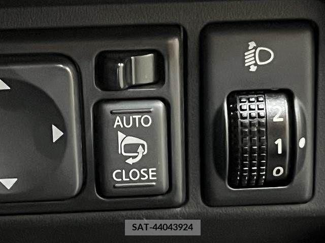 Nissan JUKE 2011-09 320472-12