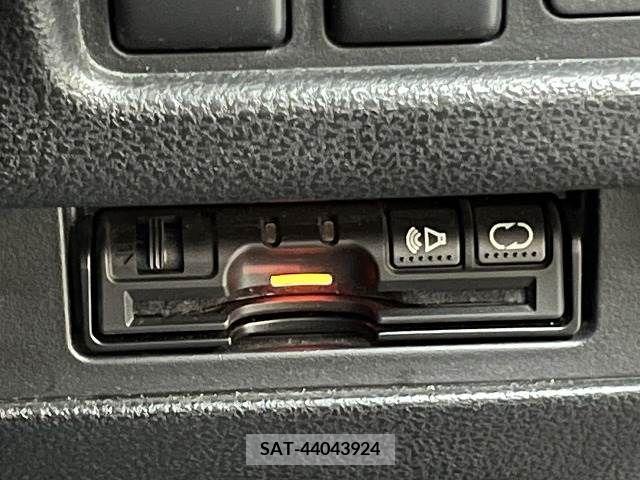 Nissan JUKE 2011-09 320472-5