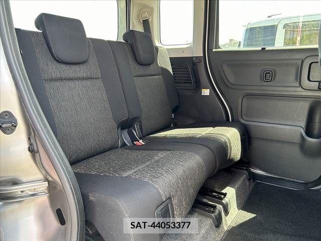 Suzuki SPACIA 2018-02 285740-18
