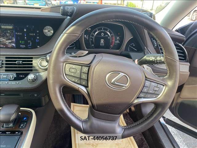 Lexus LS 2018-03 275432-1