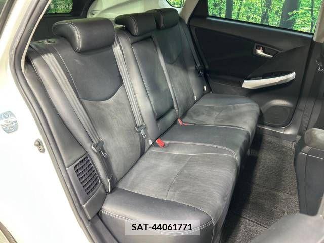 Toyota PRIUS 2015-04 214213-8