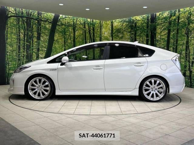 Toyota PRIUS 2015-04 214213-19