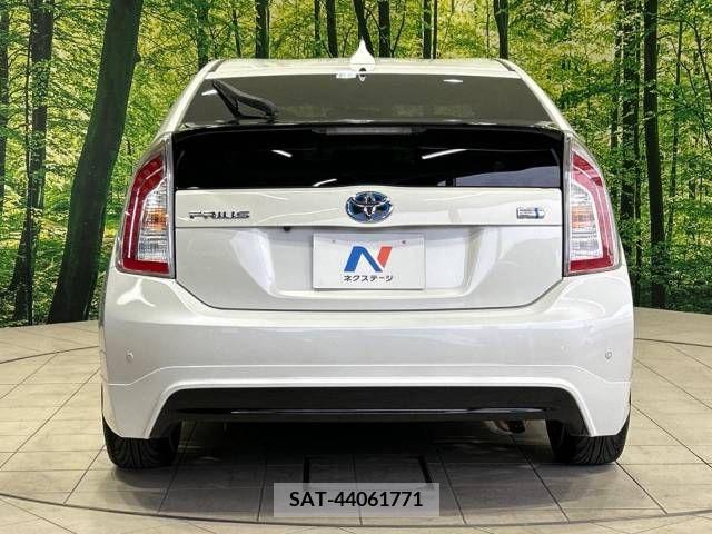 Toyota PRIUS 2015-04 214213-14