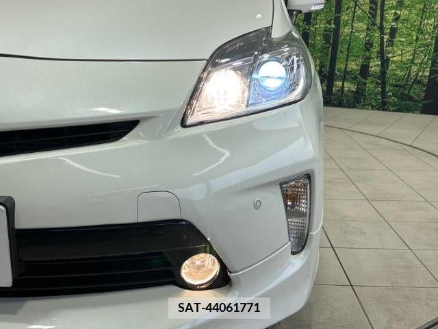 Toyota PRIUS 2015-04 214213-12