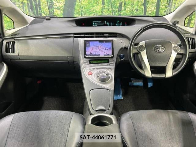 Toyota PRIUS 2015-04 214213-1