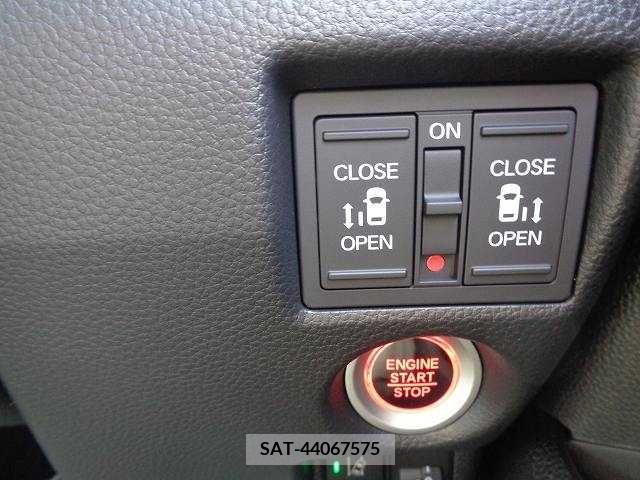 Honda N BOX CUSTOM 2023-06 203070-6