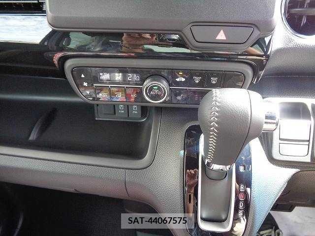 Honda N BOX CUSTOM 2023-06 203070-4
