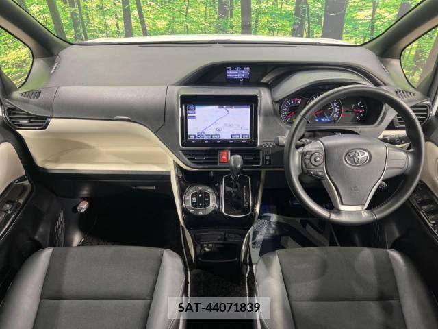 Toyota NOAH 2018-01 244665-1