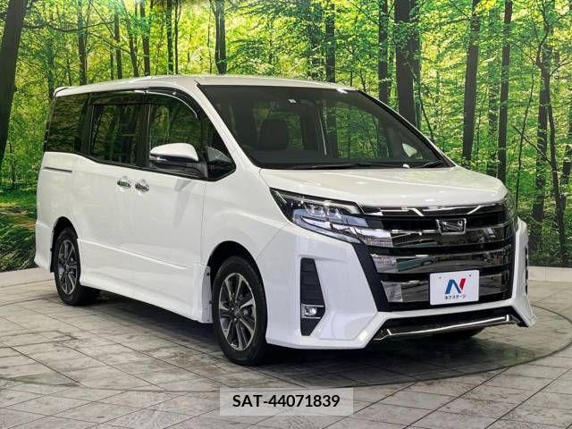Toyota NOAH 2018-01 244665-17