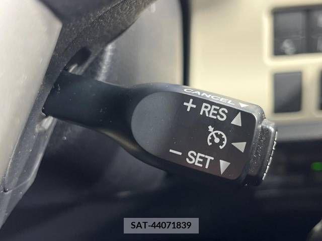 Toyota NOAH 2018-01 244665-7