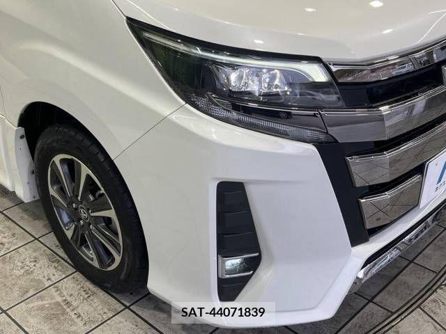 Toyota NOAH 2018-01 244665-13