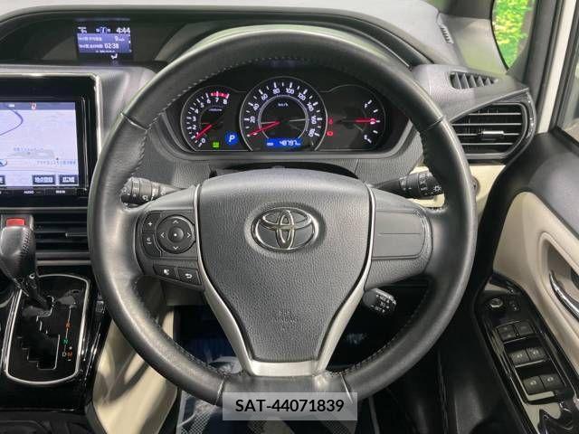 Toyota NOAH 2018-01 244665-12