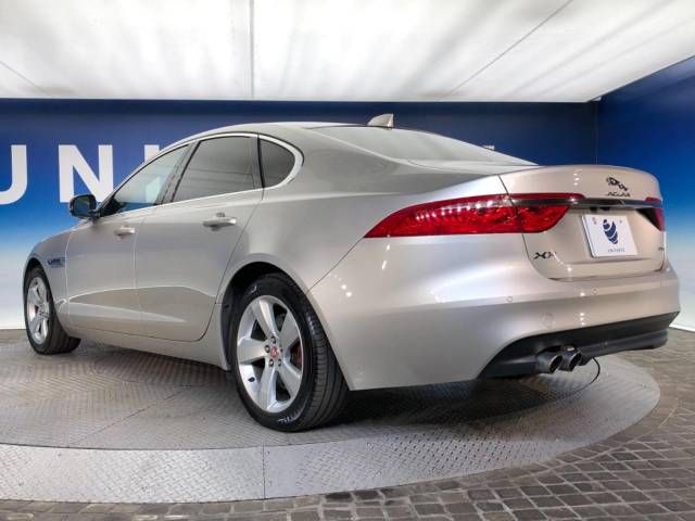 Jaguar XF 2017-03 194302-18