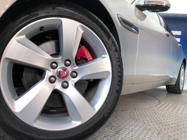 Jaguar XF 2017-03 194302-14
