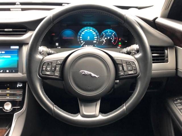 Jaguar XF 2017-03 194302-10