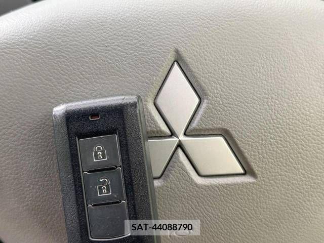 Mitsubishi I 2013-06 256296-6