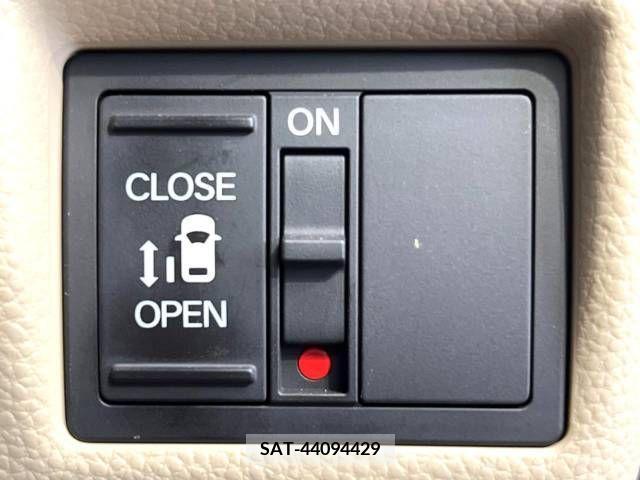 Honda N BOX 2018-02 256504-5