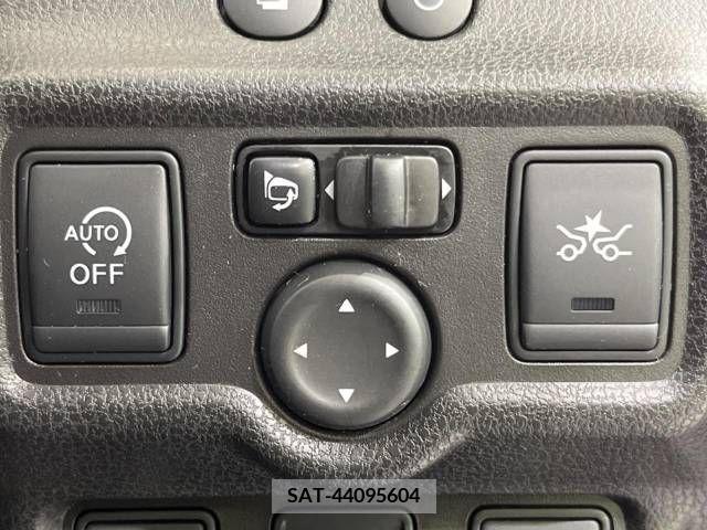 Nissan NOTE 2015-06 379638-3