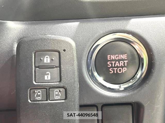 Toyota VOXY 2015-12 289125-7