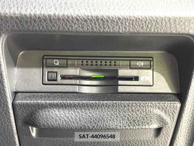 Toyota VOXY 2015-12 289125-6