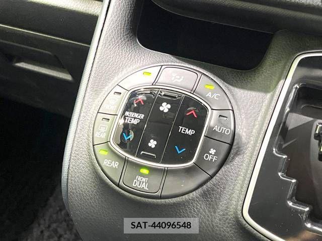 Toyota VOXY 2015-12 289125-5
