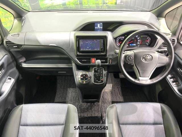 Toyota VOXY 2015-12 289125-1