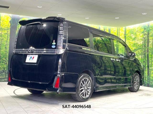 Toyota VOXY 2015-12 289125-18