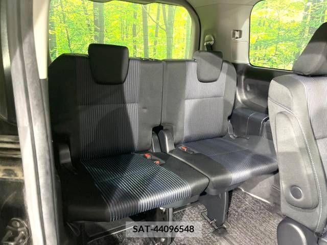 Toyota VOXY 2015-12 289125-10