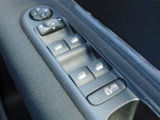 Peugeot 5008 2013-02 2089-19