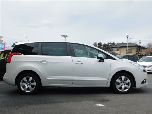 Peugeot 5008 2013-02 2089-2