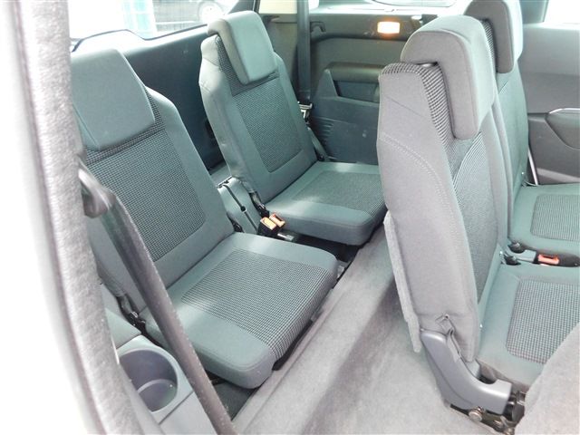 Peugeot 5008 2013-02 2089-11