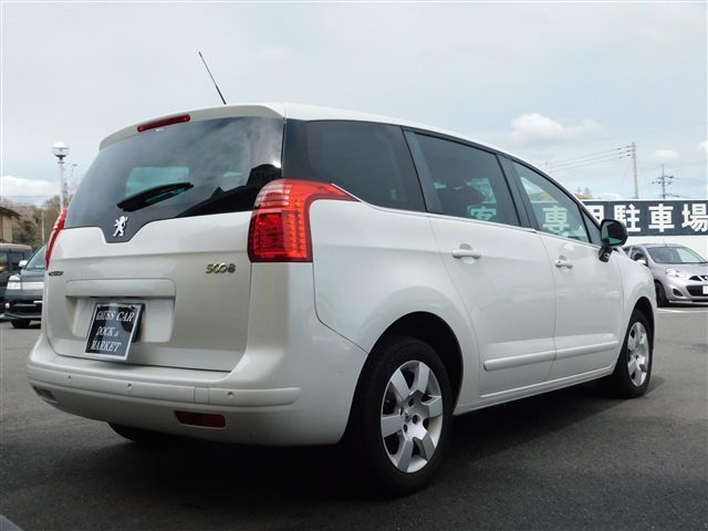 Peugeot 5008 2013-02 2089-1