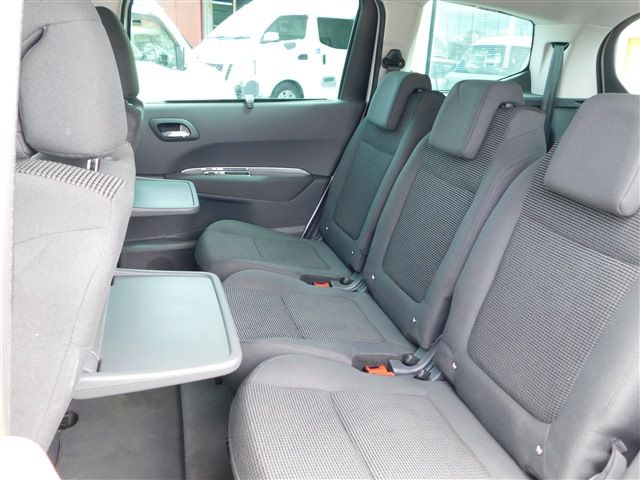 Peugeot 5008 2013-02 2089-10
