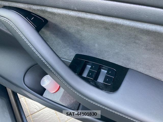 Tesla MODEL 3 2020-01 201507-9