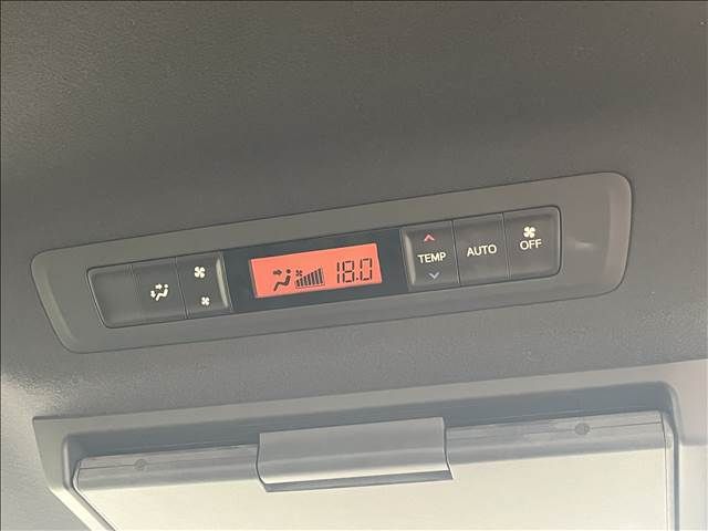 Toyota VOXY 2019-09 8834-7