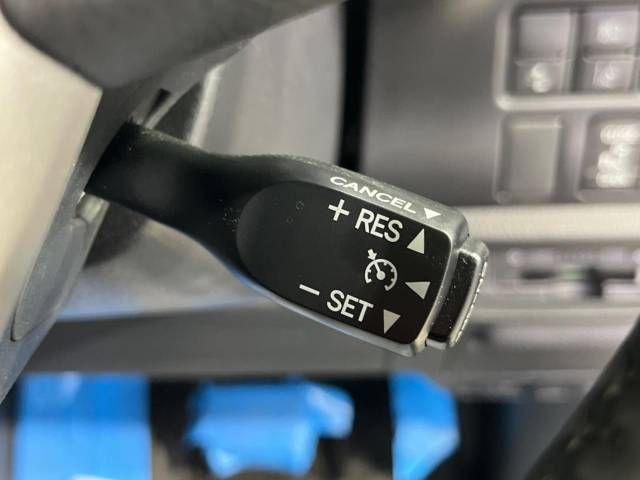 Toyota VOXY 2021-05 184243-6